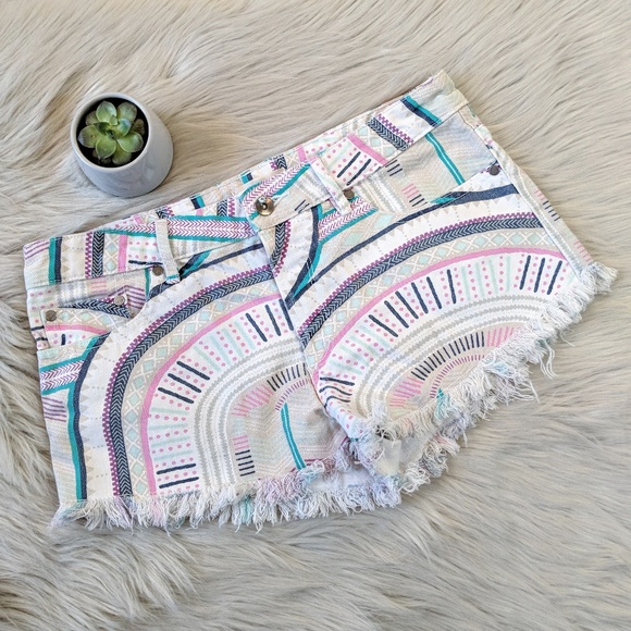 Roxy Pants - 🍋5 FOR $25🍋 ROXY Abstract Print Frayed Shorts